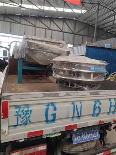 寒冷和疫情，也擋不住我們發(fā)貨的腳步，直線篩給料機等設(shè)備發(fā)貨