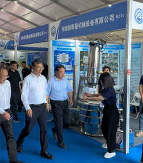 新斯曼參加第二屆振動篩分過濾產(chǎn)業(yè)博覽會，展館正式開館