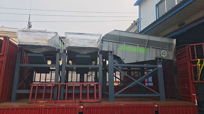 三臺(tái)客戶定制直線篩發(fā)貨