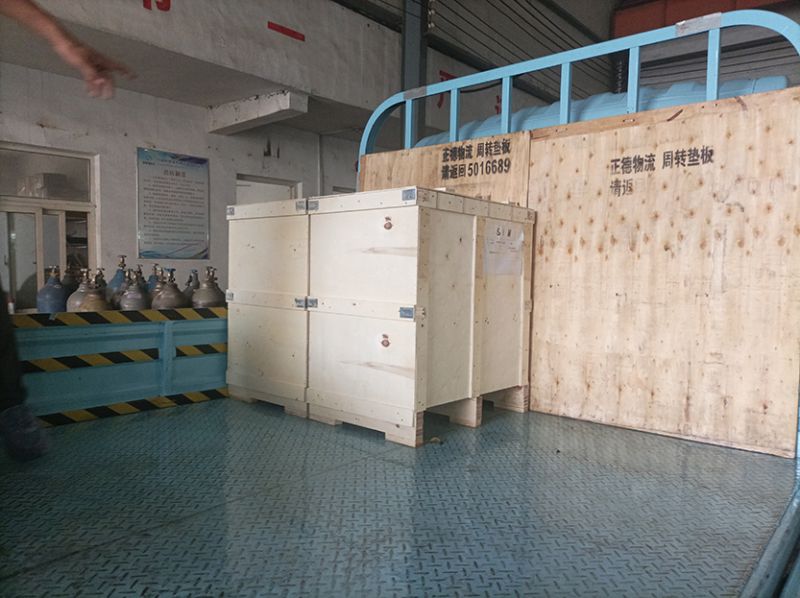 兩臺(tái)出口拍擊篩發(fā)貨