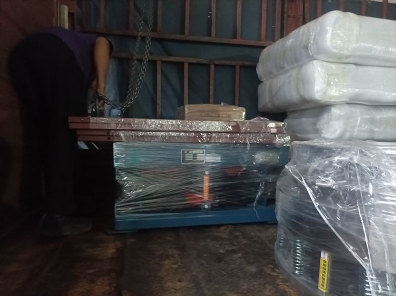 振動平臺、振動篩等發貨