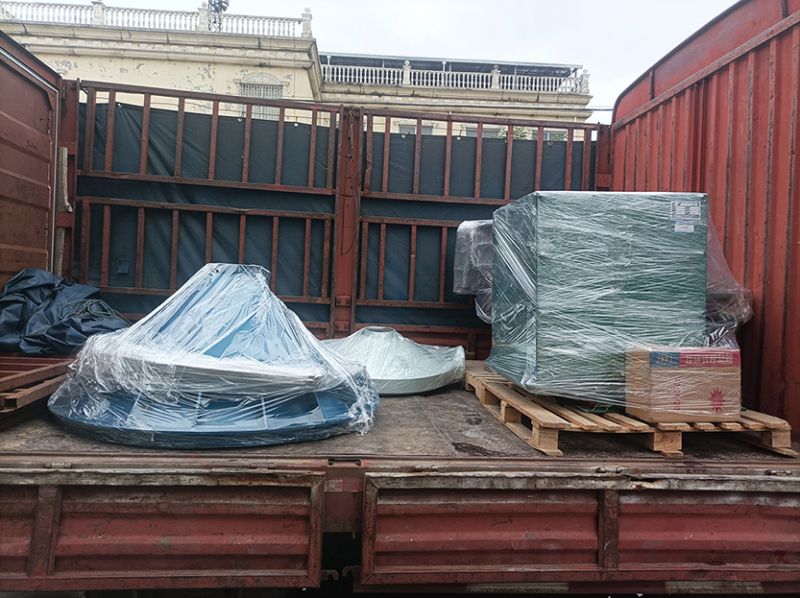 1米和1.5米直排篩底錐、1.2米旋振篩、給料機等全部發貨