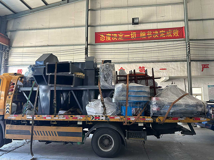 斗式提升機(jī)、振動(dòng)料斗、旋振篩整車發(fā)貨