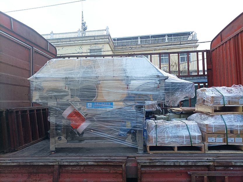 客戶特殊定制：上蓋快開式全不銹鋼直線篩發貨