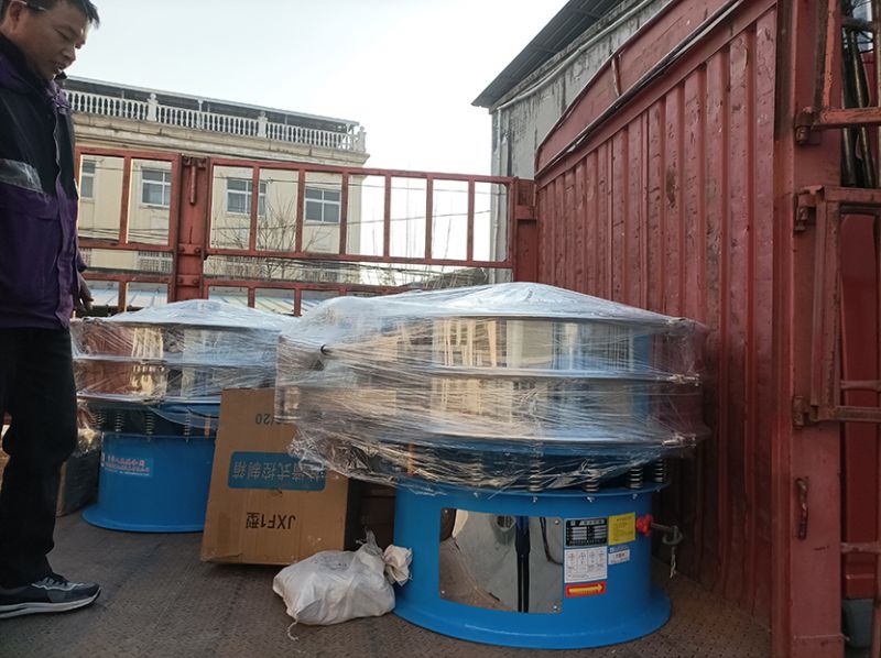 客戶非標(biāo)定制三臺(tái)旋振篩發(fā)貨