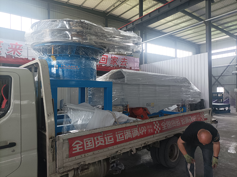 客戶特殊定制旋振篩、直線篩發貨